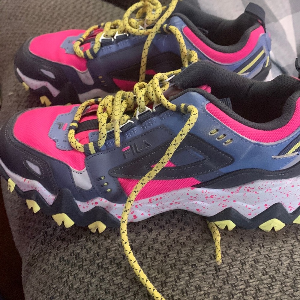 Size 6 women’s filas